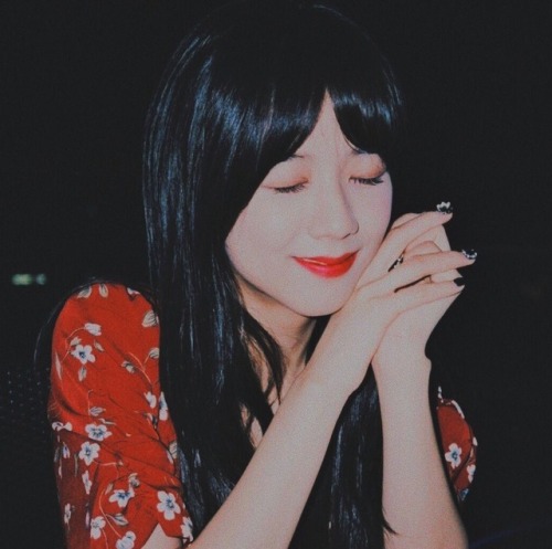 ⋆ kim jisoo + like/reblog thank u +