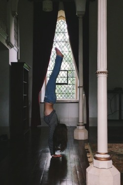amant-terram:  “Rivers know this: there is no hurry. We shall get there some day.” -A.A.Milne✨🌙  Practicing hand stands whilst I have the house to myself ❤️