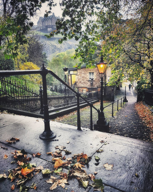 witchyautumns: Edinburgh  ❤️     lovegreatbritain   🍂 instagram 