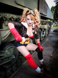 cosplayfanatics:  DC Bombshell Harley Quinn by PrettyWreckCosplay 
