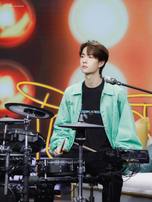 Mint Drummer cr:  TTheseuss9王一博 · Wang Yibo · หวังอี้ป๋อ · 왕이보 &middo