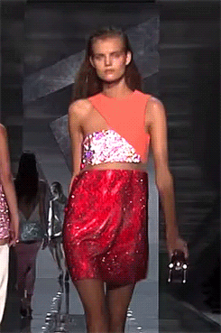 versaceslut:  Gianni Versace Fall 1997 // Versace Spring 2015  do that tho cuz the whole first column is cool.
