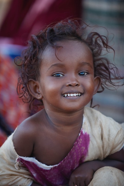 actionables:  Her name is Safa Idriss Nour and she played supermodel Waris Dirie