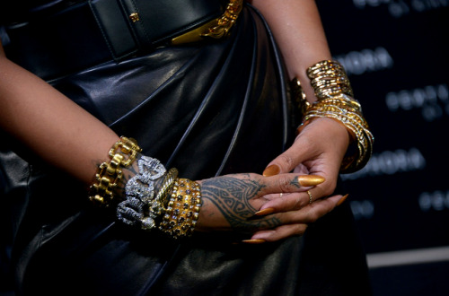 hellyeahrihannafenty: dem detailz 