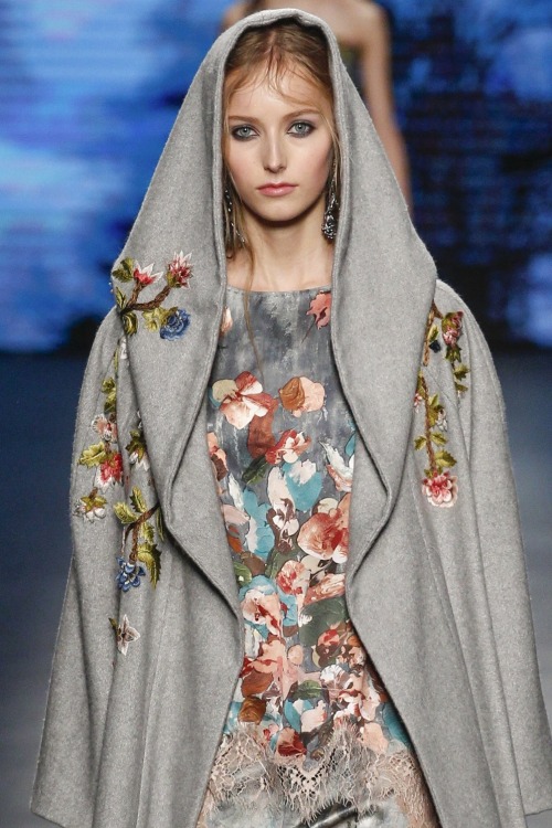 agameofclothes:Cloak Sansa would wear, Alberta Ferretti