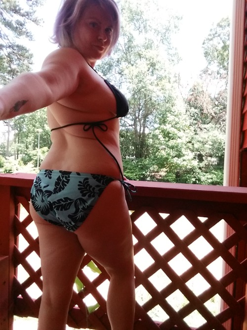 chellesilverstein:    clips4sale | Extralunchmoney| live shows   