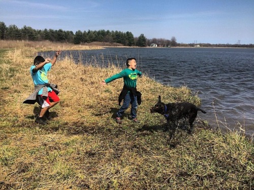 We are in FermiLab #saturday #kids #fermilab #dogs #pets #lake #wetdog (at Fermi National Accelerato