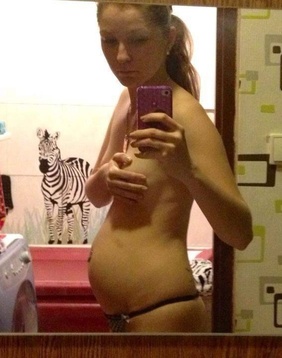 preggo-wankarama:  Private Photos: Say hello to new mom and Czech hottie Nicole Pokorna.