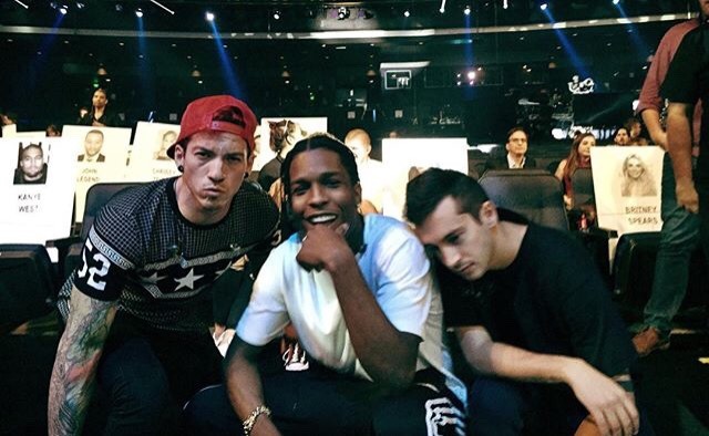 topupdatez:  twentyonepilots: happy to have met this talented guy through this opportunity.