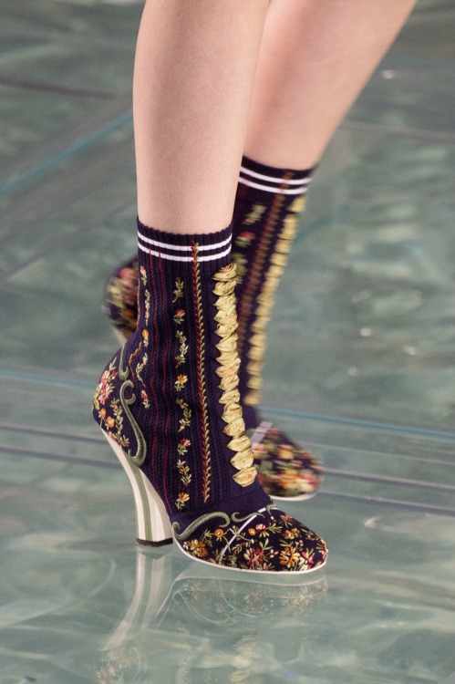 Porn Pics skaodi:Fendi Haute Couture Fall/Winter 2016. 