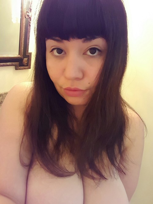 xdragon-queenx: Time to shower, do laundry then play video games till I gotta go to work!
