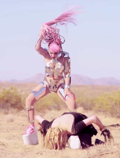 andiwaslikewut: When my hair grows out imma be like…. Absolute tune
