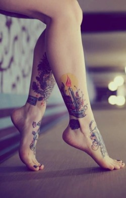 cruelmisschloe:  hot ink AND pretty toes.
