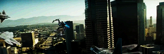 notsomajestic:  Starscream’s aerial prowess (Transformers, 2007)