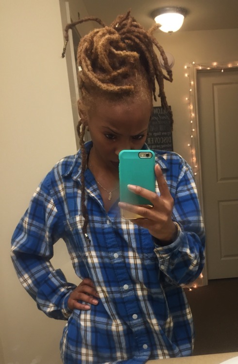 akilahduniani:  Contrary to popular belief , my hair is not a trend