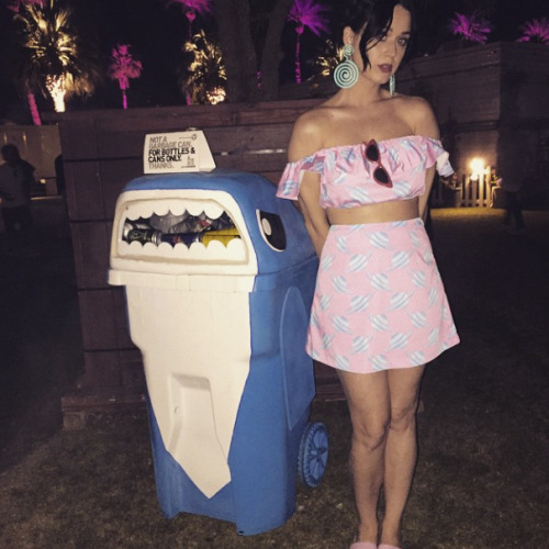 iheartkatyperry: @katyperry: Spotted @leftshark doing community service @coachella 😕