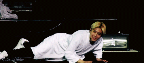 how do you say lay down beside me in spanish