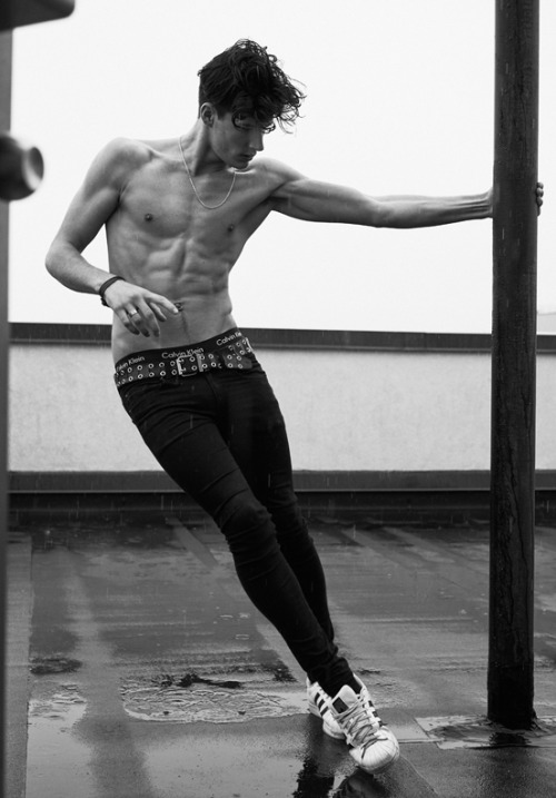 thegregvaughanstudio:
“ Mateo in March in the rain on the greyest day in Brooklyn…………. the most beautiful face!
@mateobirkner​ @newyorkmodelsmen-blog​
shot by @thegregvaughanstudio
”