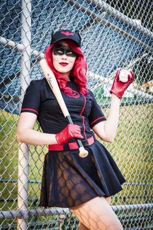 DC&rsquo;s Bombshells Batwoman by gillykin