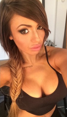 latinasandbimbos:  Holly Hagan