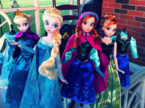 oak23:Disney store frozen dolls by fallconary615 on Flickr.