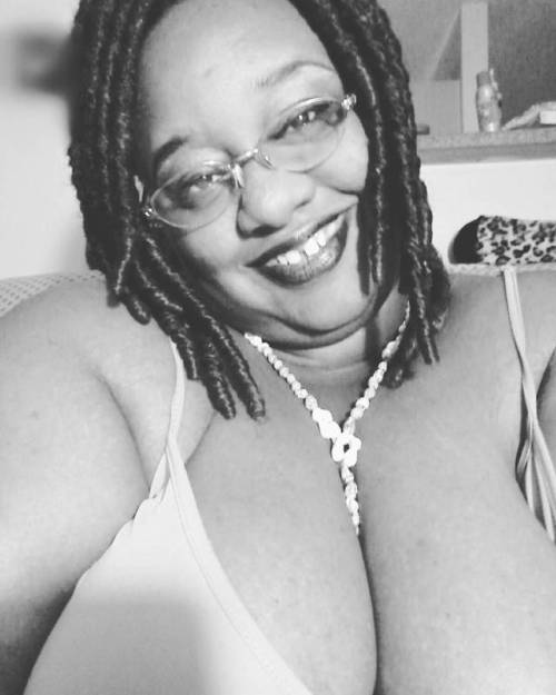cocoacaramelbbw: Cocoacaramelbbw.cammodels.com #Live #now Come lemme show you a good time!#livestrea