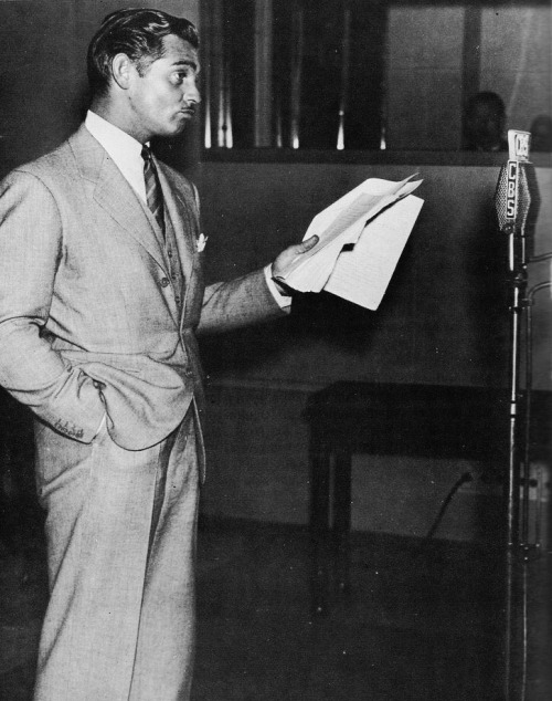 itsagablething:The most familiar face in the world became the most familiar voice; Gable popularized radio dramas for the unheard-of fee (in the late thirties) of ŭ,000 per show.