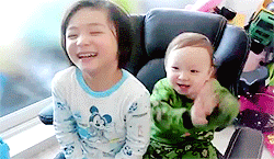 oh-mblaq-blog:    Leo and Enzo watching MBLAQ’s Run Performance ♥   
