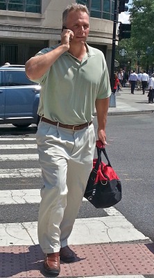 dilferotica:  Headed to the gym to keep that dad bod looking hot…and to be cruised by guys half his age.