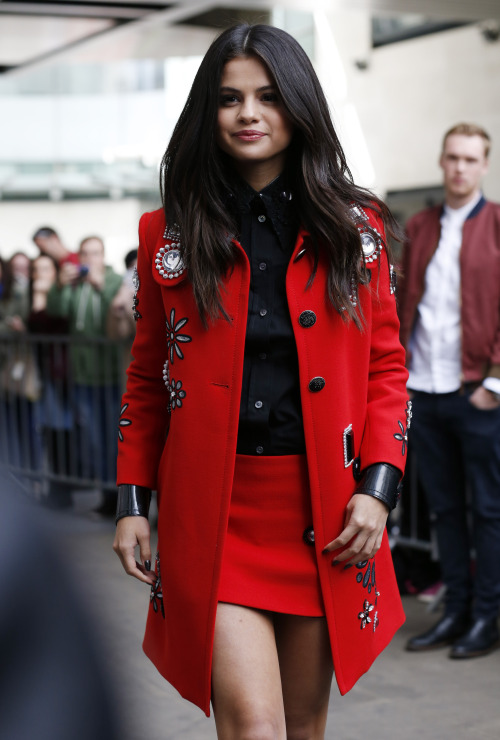 fashion-clue:  vogueably:  hey babe.  www.fashionclue.net| Fashion Tumblr, Street Wear & Outfits