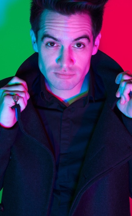 twentysecondspanic:I love his Buzzfeed photoshoot so much & I love him so much.