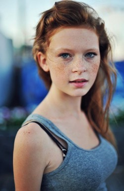 (more girls like this on http://ift.tt/2mVKSF3) Gorgeous freckles