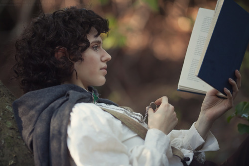 Finally got around to having a photoshoot of my Frodo Baggins cosplay! I&rsquo;m very excited to