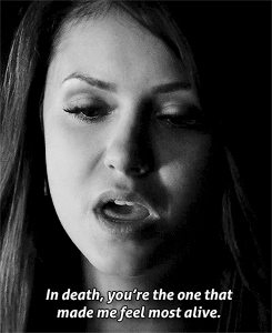 dailydelenagifs:  4x23/6x01 parallel, requested by anonymous  