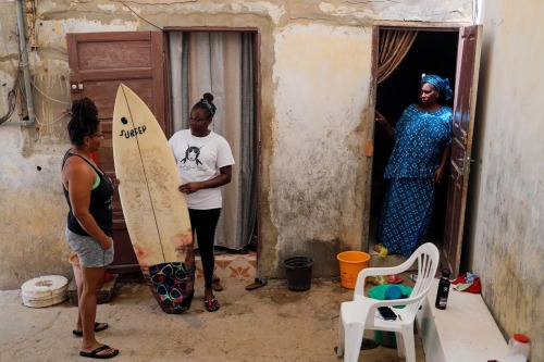 - Women Surfers Club. Dakar , Senegal .Ph. Zonhra Bensemra