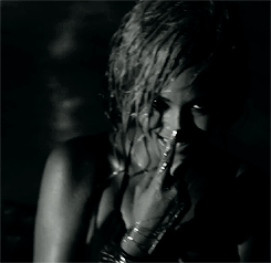 ashburtonboy:   Beyoncé + smile Smiles from the album :) 