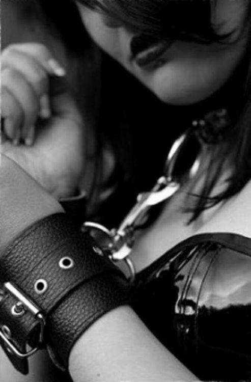 crixus-x-dom:  Come to me… cXdVen conmigo y sígueme… -cXd