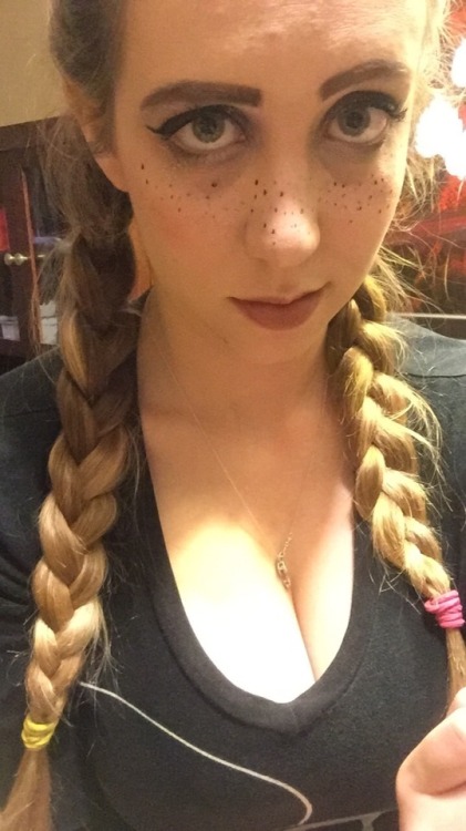 justwannabegoodenough: WARNING: not sexy!!  Okay so I got a shit load of new makeup and I was testin