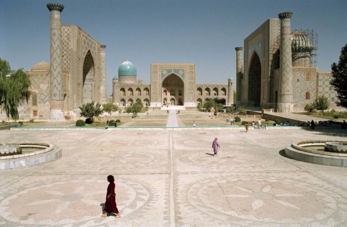 ouilavie:Ian Berry. Uzbekistan. Registan square. Samarkand.