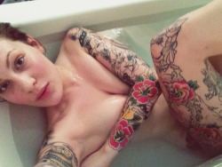 abchannahxyz:  Bath time blues. 