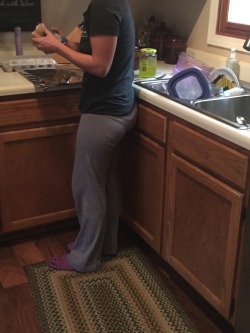 imarriedthecookiemonster:Doing dishes, making breakfast, wearing diapers….