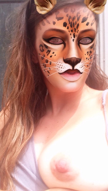 herdelicateaffliction:In case you wanted to know what I look like! this is the closest you’ll 