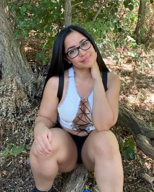312wolfy:Big sexy natural booty!