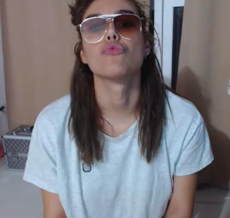 darkpotatoslayer:  Who. Is she. Shes so girl next door cute.