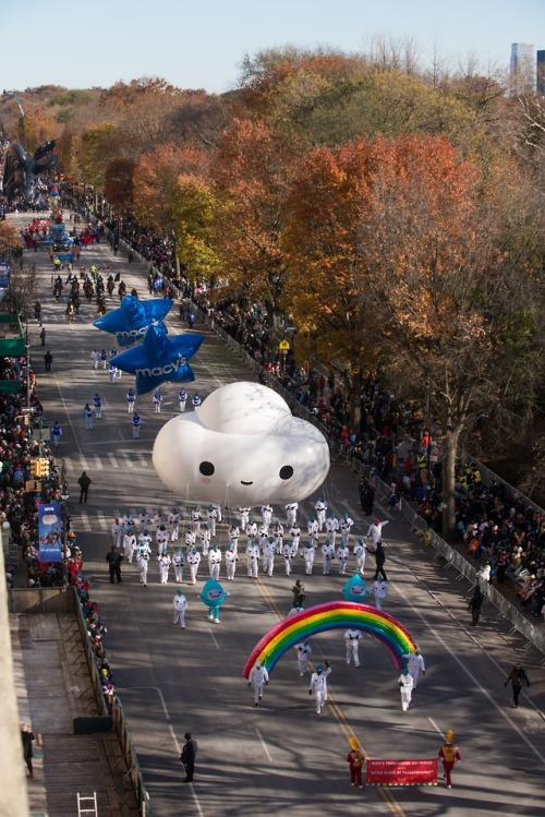 seraphuu: friendswithyou: Little Cloud by FriendsWithYou in the Macy’s Thanksgiving Day Parade