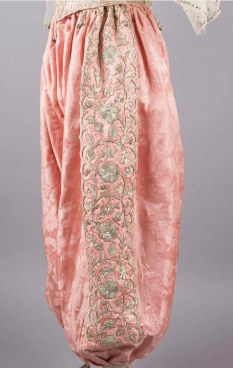 Traditional Libyan attire made of pink satin and silver sequins. It belonged to Rachel Nahum from Tr