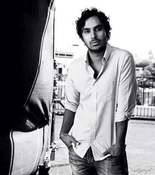 Oh so sexy Kunal Nayyar