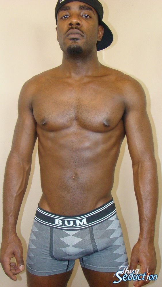 toby1132:  lilbigbuttfreak:  dominicanblackboy:  A hot moment with sexy fat muscle