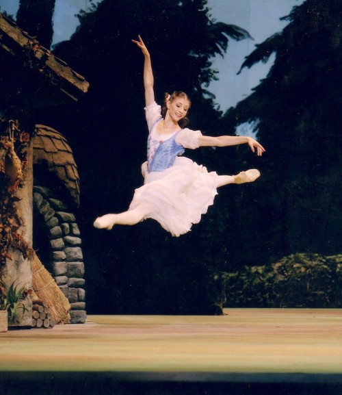 Alina Cojocaru as Giselle, The Royal Ballet at the Royal Opera House (2006).Cojocaru is a perfect Gi