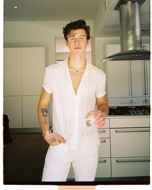 thedailyshawnmendes:samdameshek: @shawnmendes on #film - Swipe for a surprise